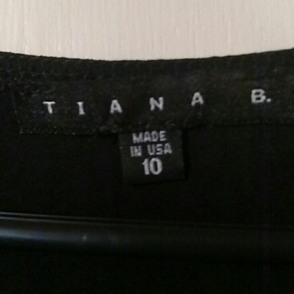 Dress - Picture 3 of 4